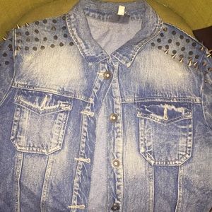2Hot and Delicious studded shoulder jean jacket